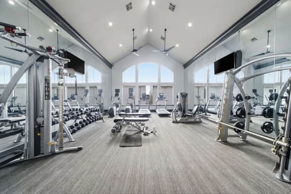 Sleeps 5 | Downtown & Sport Stadiums Nearby | Pool + Gym + Free Parking - Image 4