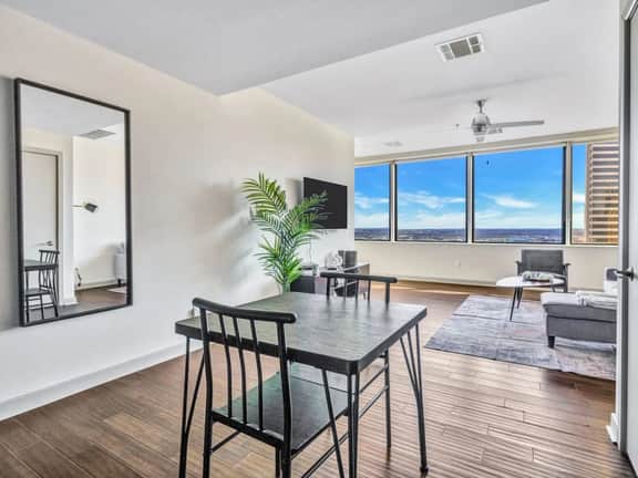 Scenic Views•FreeParking•8min to American Airlines - Image 4