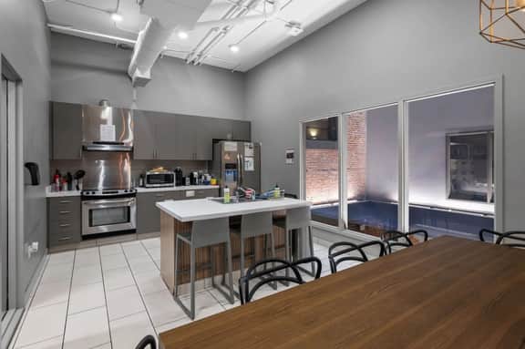Modern Historic Interior | 1 Bed/Bath | Near Zoo - Image 4