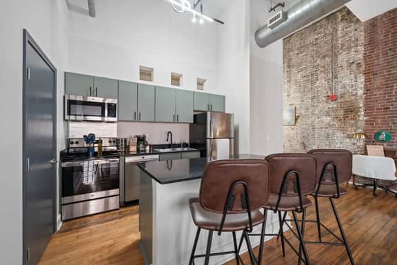 Modern 2BR Retreat Near Downtown St. Louis - Image 4