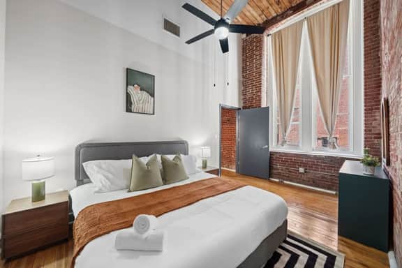Modern 2BR Retreat Near Downtown St. Louis - Image 2