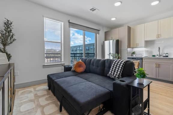 Upscale 1 King BR suite- Domain, Gym, Pool, Parking - Image 4