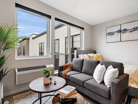 1 Bed+rooftop deck w/Gym by Northeast Art District - Image 5