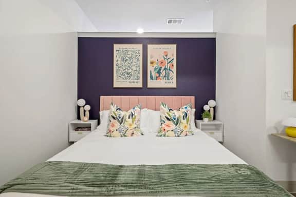 King 1BR/1BA | Pool+ Parking | 5 min to Galleria - Image 2