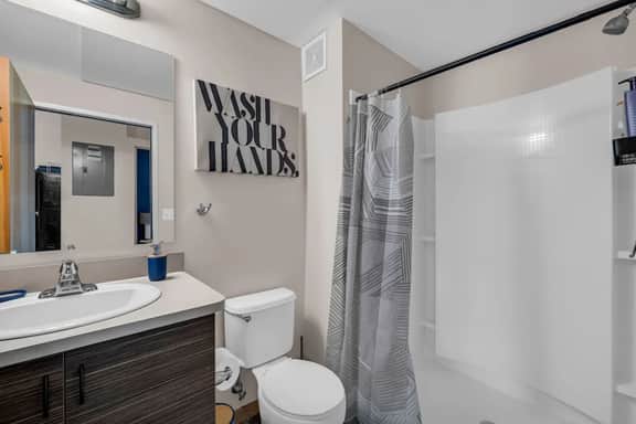 Charming 1BR Stay Near Detroit’s Midtown - Image 4
