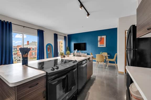 Charming 1BR Stay Near Detroit’s Midtown - Image 3