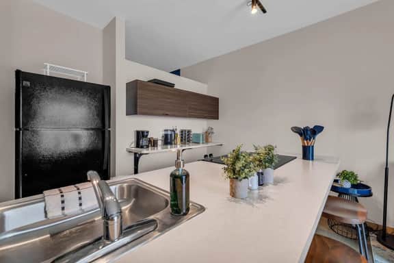 Midtown Modern 1BR  | Near Wayne State & DIA - Image 3