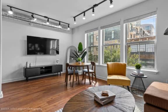 Luxurious King Sized Loft-2 beds- Downtown Memphis - Image 3