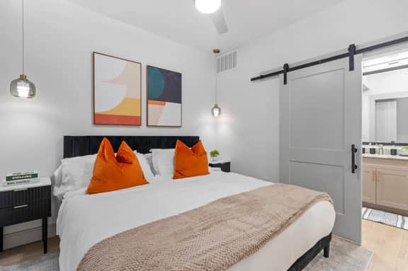 Studio w/Sofa Bed, Pool + Gym | Near Domain Mall - Image 2