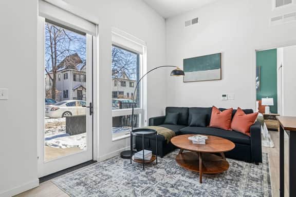 Modern & Cozy Stay in Minneapolis | Rooftop! - Image 2