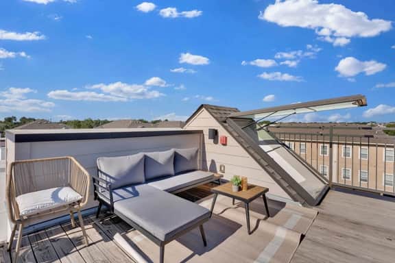 Private Rooftop Terrace|Sleeps 3|Love Field|Gym - Image 2