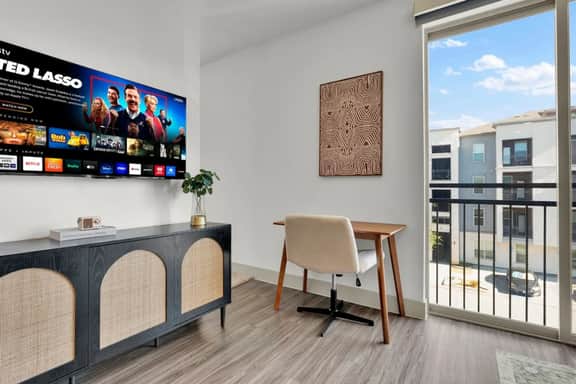 Private Rooftop Terrace|Sleeps 3|Love Field|Gym - Image 5